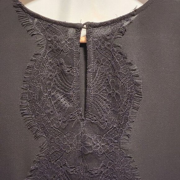 Halogen Women's Size M Black Lace Cap Sleeve Crew Neck Blouse Hi-Low Hemline - Picture 9 of 9